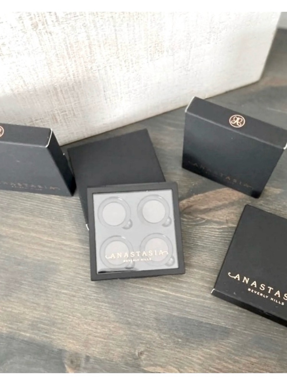 Anastasia Beverly Hills 4-Well Refillable Eye Palette - Black - Picture 4 of 4